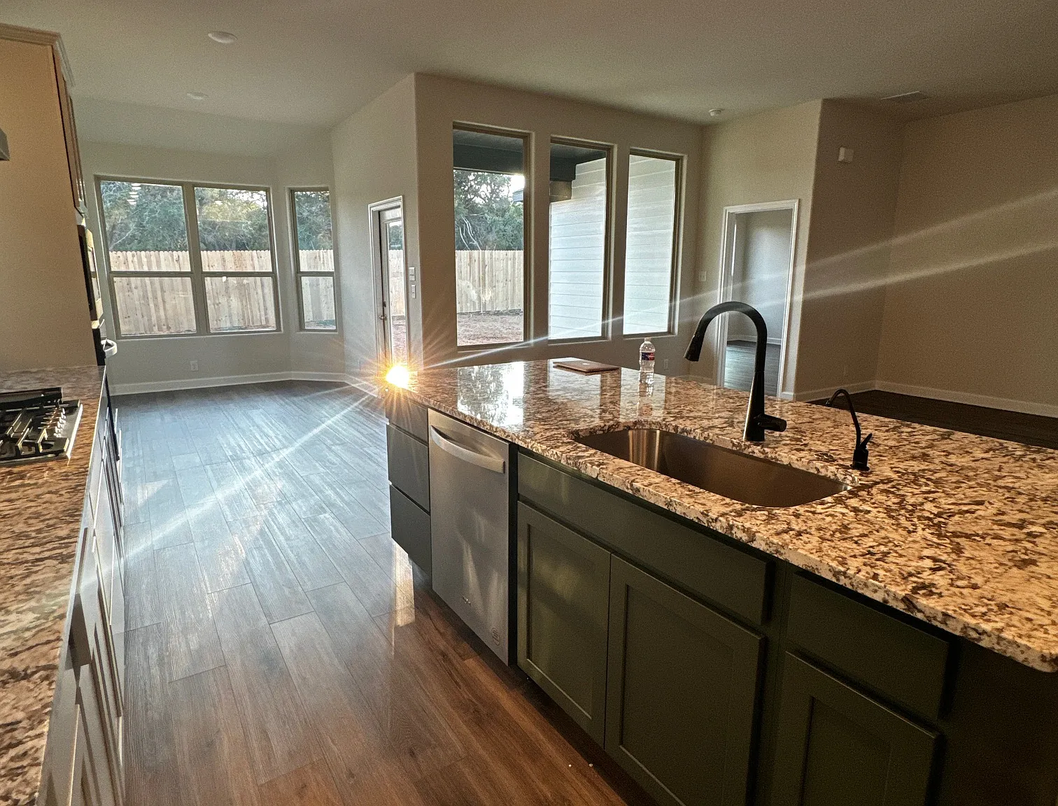 3 bed, 2.5 bath, 2155 sqft, $2,610 — Photo 3