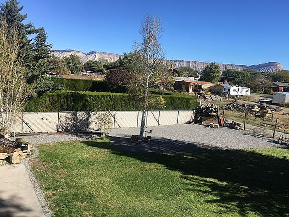 4th image of 592 E Valley Ct