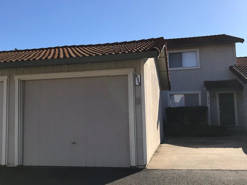 Front door with single car garage and side guest parking