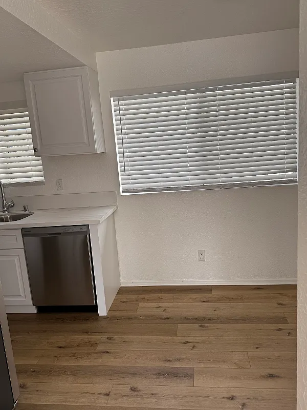 2 bed, 890 sqft, $2,650 — Photo 2