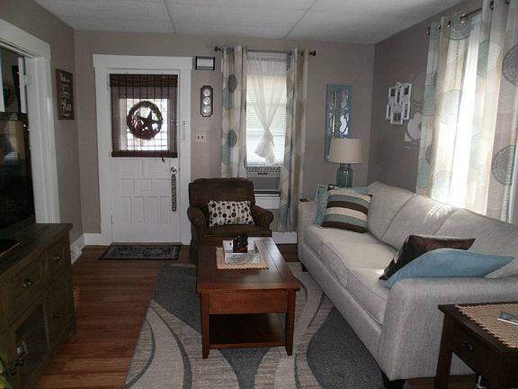 2nd image of 804 N Fearing Ave