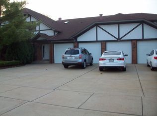 213 Walters Ln APT 1B, Itasca, IL 60143