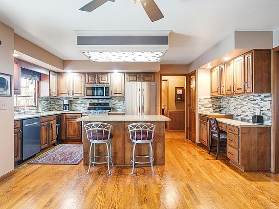 4th image of 56001 Smytheham Ln