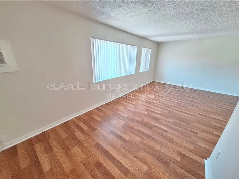 6815 Kelvin Ave. — Photo 24