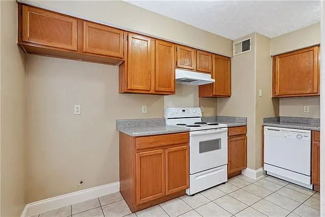 4425 Barnett St #A — Photo 7