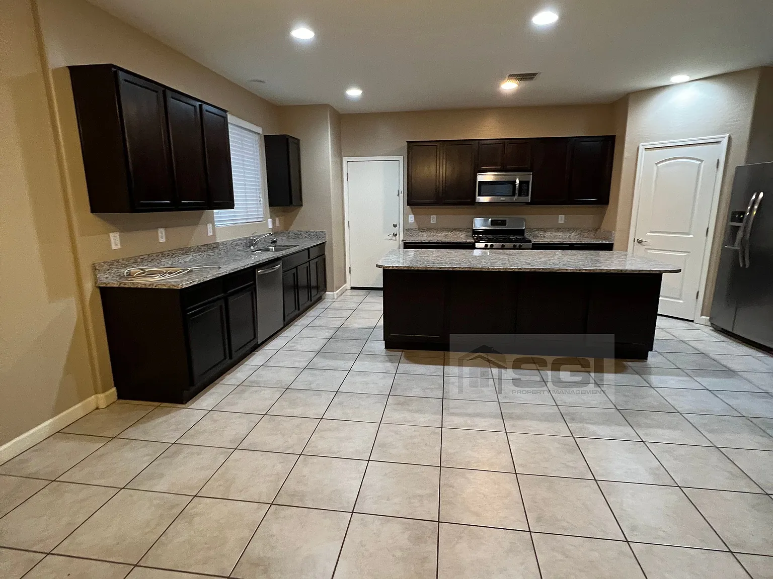 Beautiful Cul-De-Sac Home Near Park! — Photo 4
