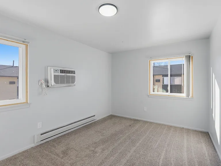 Hubbard Apartments — Photo 21