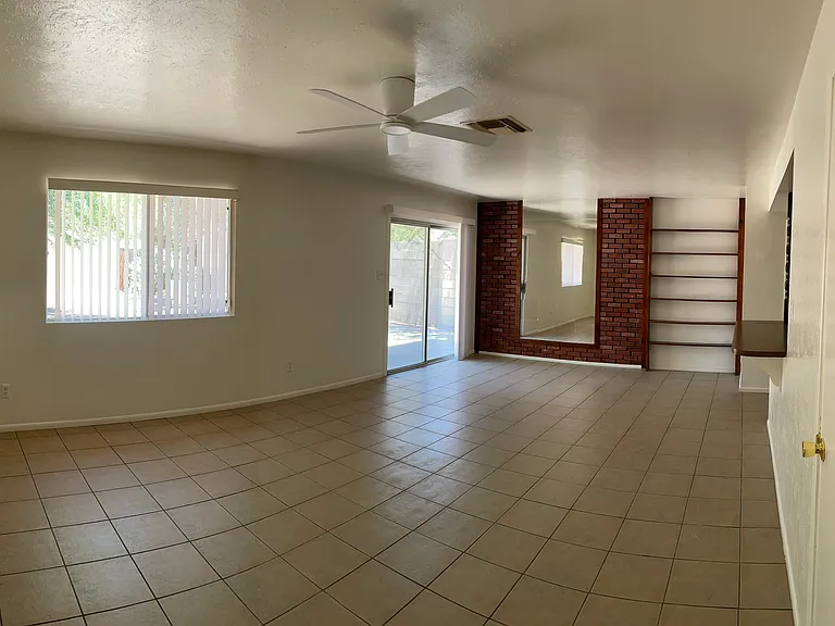 836 W Howe St — Photo 5