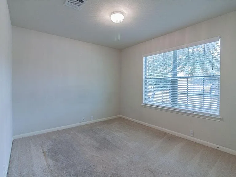 2103 Kane Cv — Photo 9