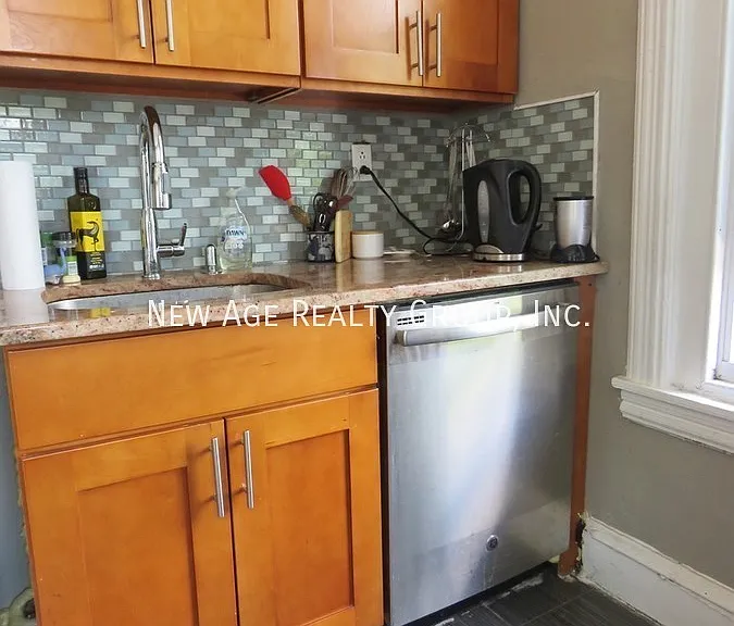 4500 Springfield Ave #2R — Photo 4