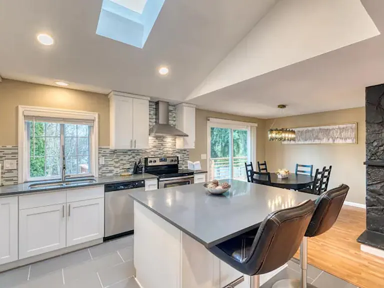 Kitchen island to enjoy your breakfast and coffee in the morning