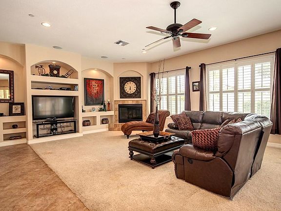 Open Family Room w Fireplace