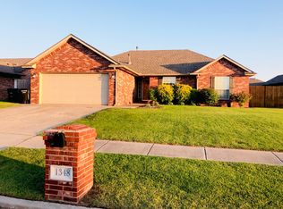 1348 NW 9th St, Moore, OK 73170