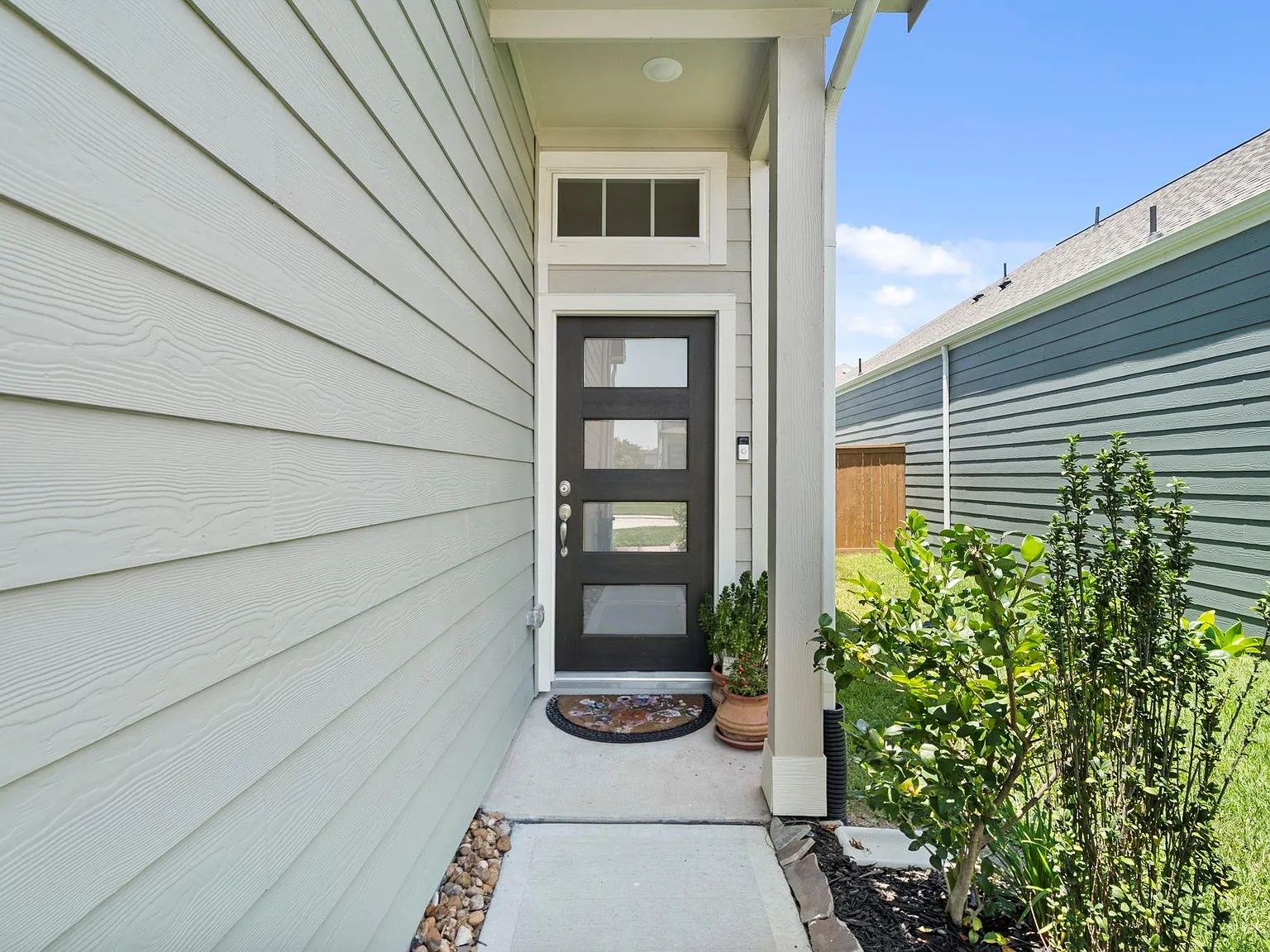 3 bed, 2.5 bath, 1800 sqft, $2,500 — Photo 3