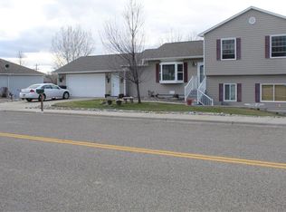 2414 Riveroaks Dr, Billings, MT 59105