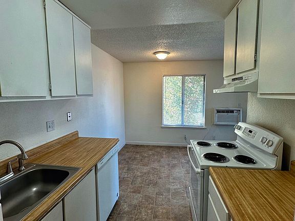 2nd image of 4606 Neil Rd APT 200
