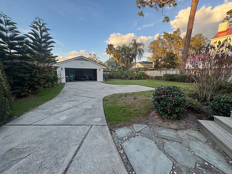 341 Kings Way — Photo 14