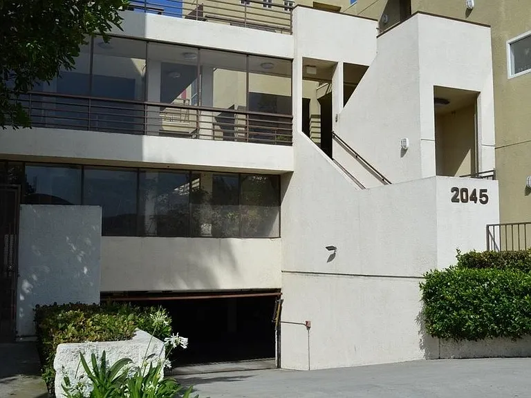 2045 Beloit Ave #106 — Photo 1