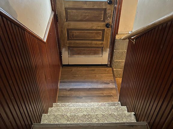 5th image of 15 E Granger St