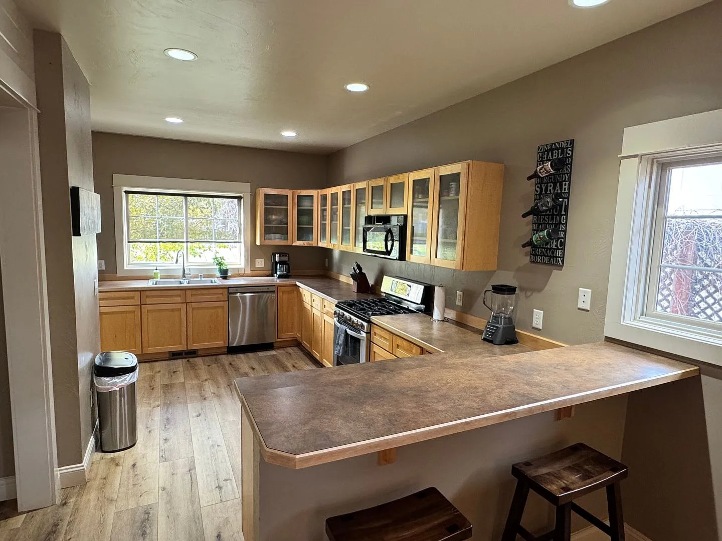 Fully Furnished Mid-Term Immaculate Home In Midtown — Photo 4