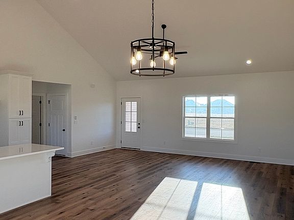3rd image of 5380 Freesia Ln