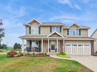 2012 Country Cove Ln, Altoona, IA 50009