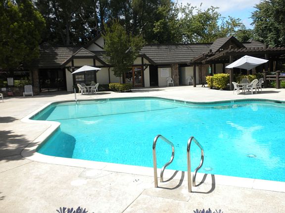 POOL AND CLUBHOUSE