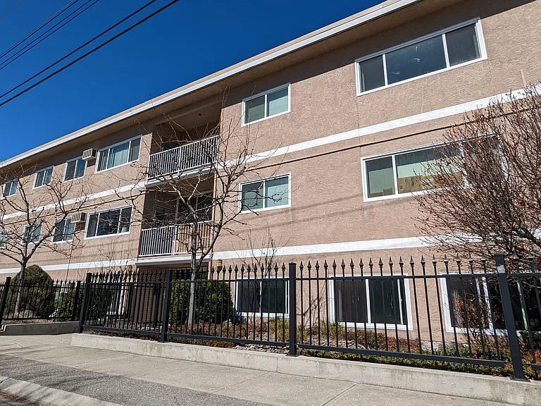 223 Victoria Dr — Photo 11