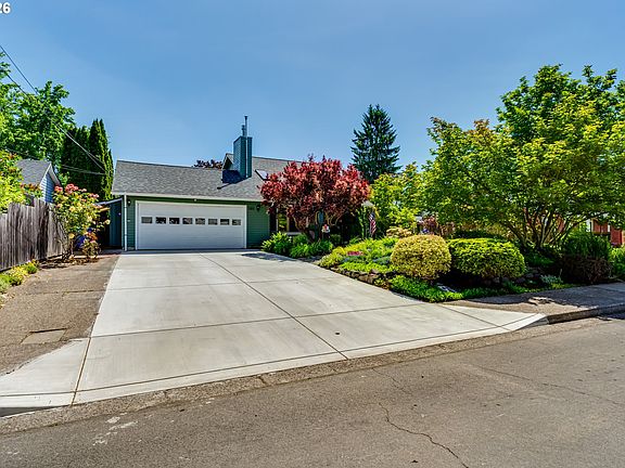 3rd image of 393 Sunshine Acres Dr