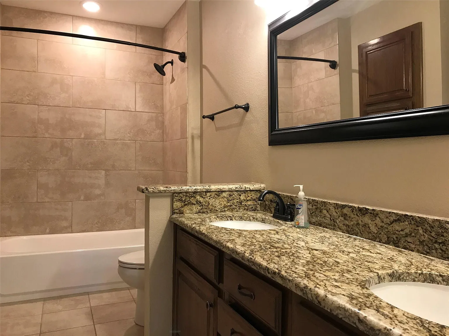 1 bed, 792 sqft, $1,400 — Photo 4