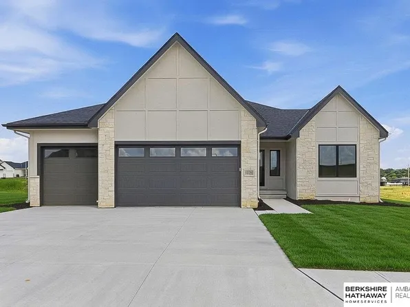 11105 S 221st St, Gretna, NE 68028