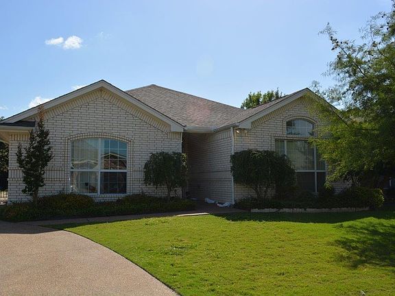 4th image of 203 Oleander Pl