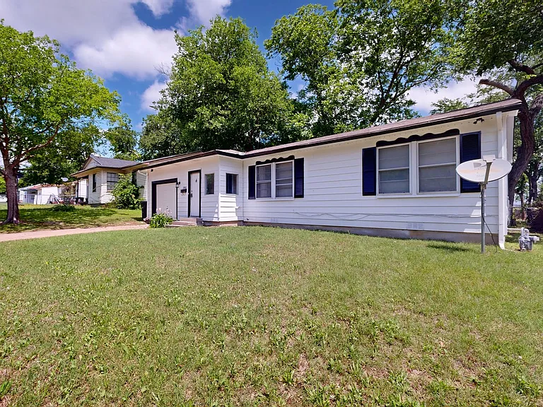 1901 White Ave — Photo 6