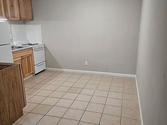 4th image of 1104 W McCarty St #102