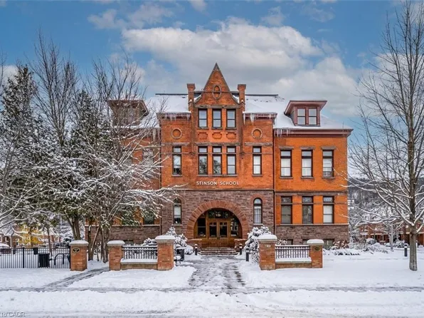 200 Stinson St #104, Hamilton, ON L8N 4J5