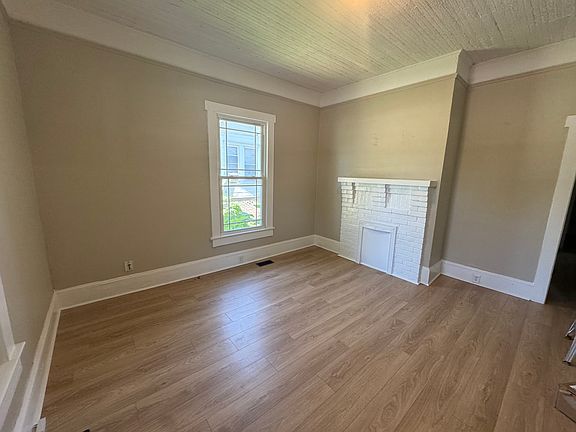 3rd image of 152 Pierpont Ave
