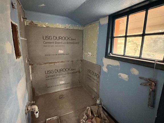 3rd image of 3726 Leavell Ave