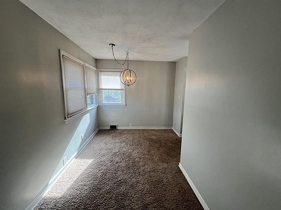 5th image of 2724 E Fairoaks Dr