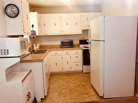 5th image of 755 E 20th St E