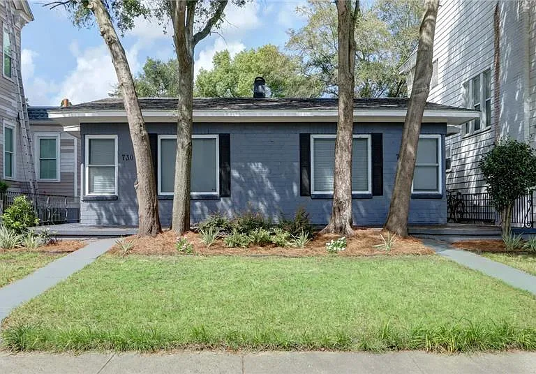 732 E Henry St — Photo 1