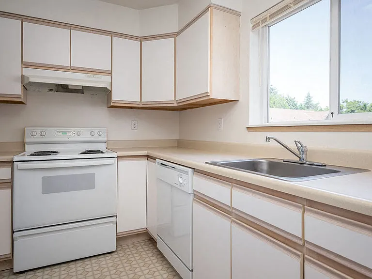 Tuxedo Park Apartments — Photo 10