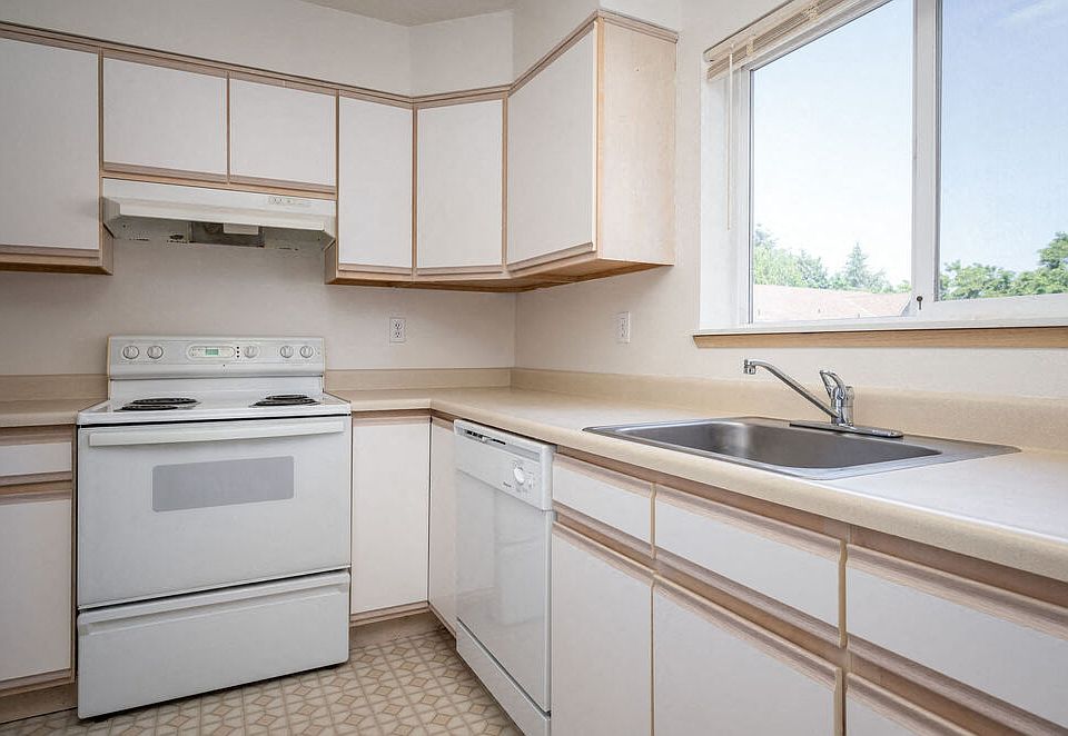 Tuxedo Park Apartments 16548 NE Halsey St Gresham OR Zillow