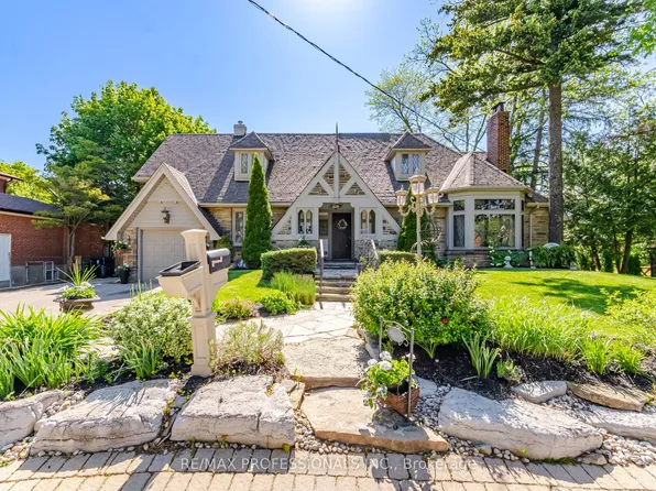 1114 Kipling Ave, Toronto, ON M9B 3M5