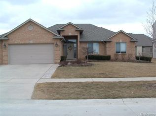 18437 Crenshaw Dr, Macomb, MI 48042