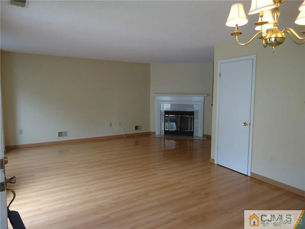 2 bed, 2.5 bath, 1186 sqft, $2,500 — Photo 2