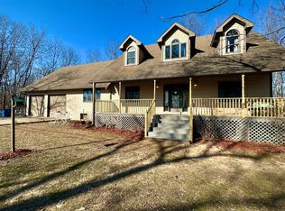 256 Leaf Dr, Flora, IL 62839