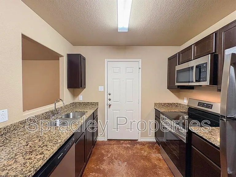 1044A Edwards Dr — Photo 4