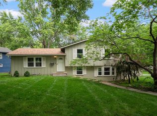 6715 Earnshaw St, Shawnee, KS 66216