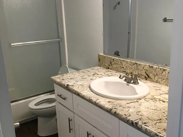 345 S Harwood St — Photo 12
