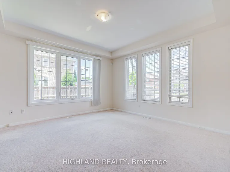 513 Tyrone Cres — Photo 10